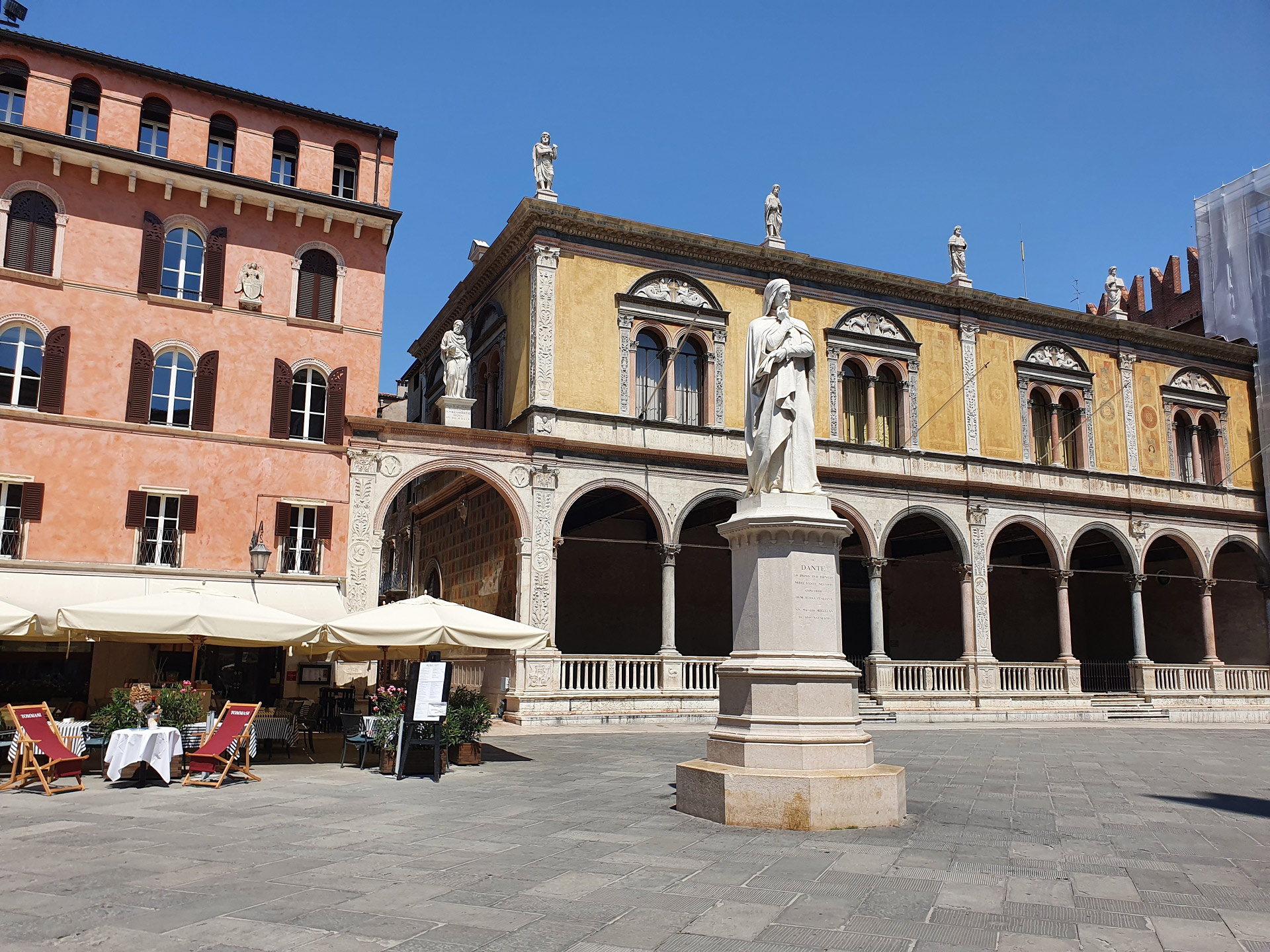 Monument to Dante, Verona